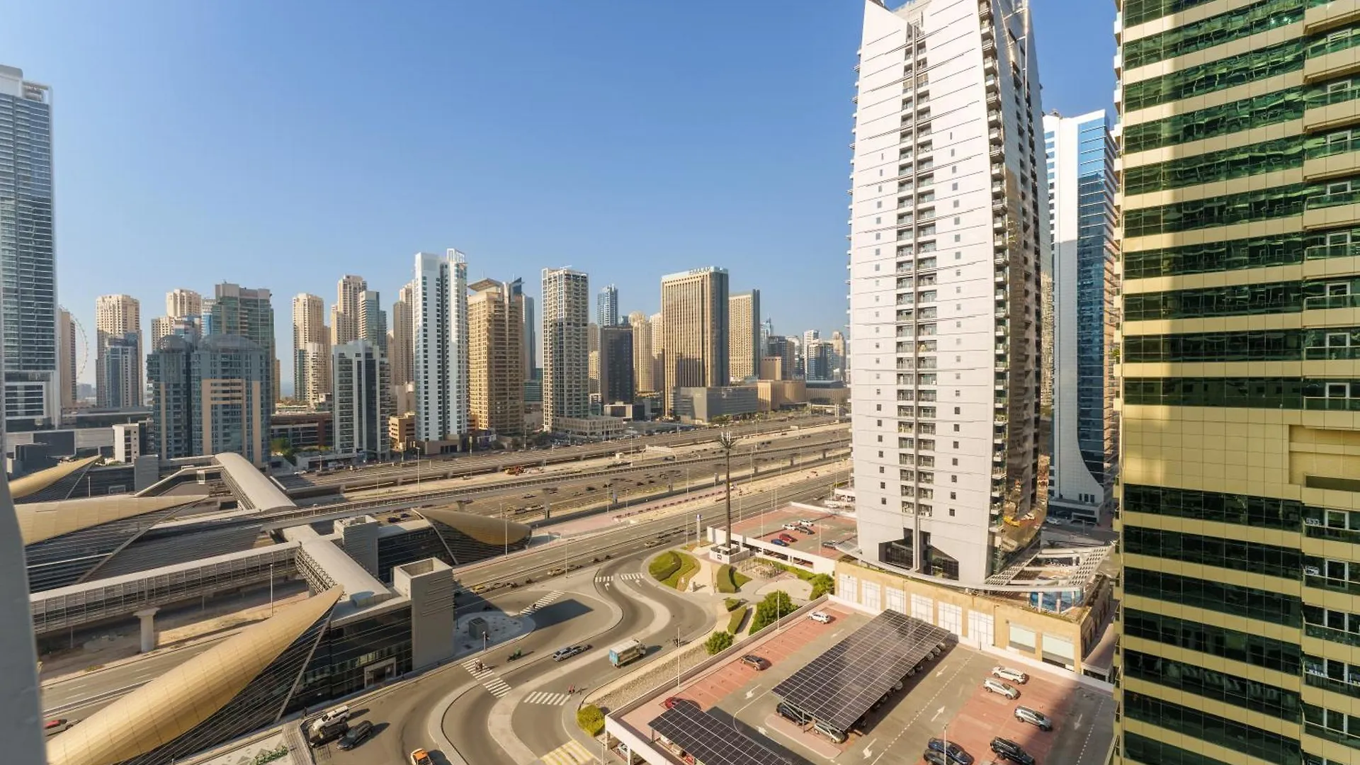 Luxe Living In Our Exquisite 1 Bedroom Apartment Dubai 0*,
